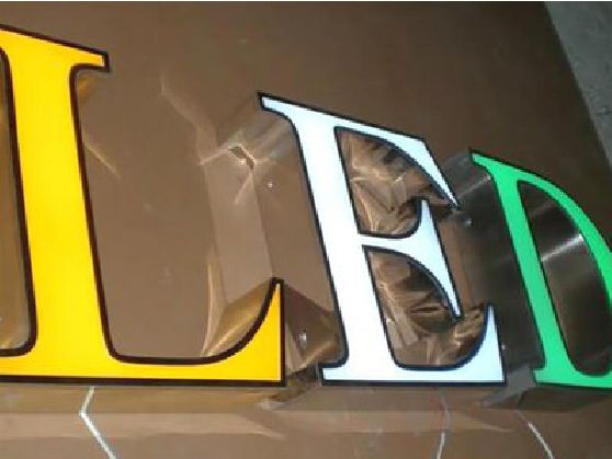 祁东介绍LED招牌的基础知识。